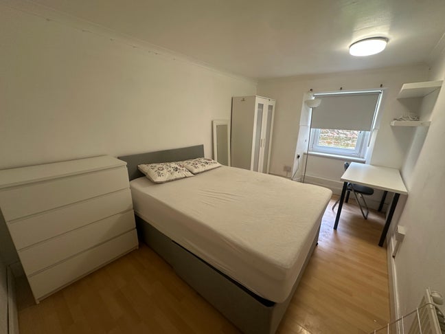 West End Kelvingrove - One Double Room Remaining  Main Photo