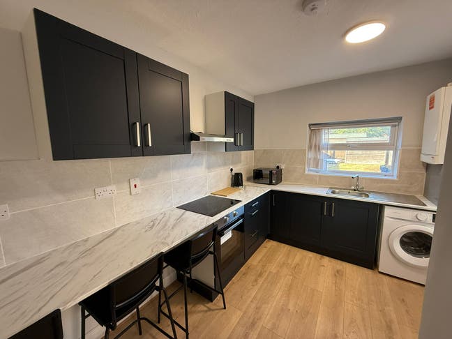 Lovely Near refurbished House All Bills Included  Main Photo