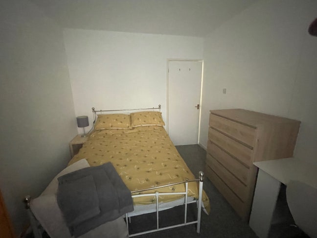 Two rooms available  Main Photo