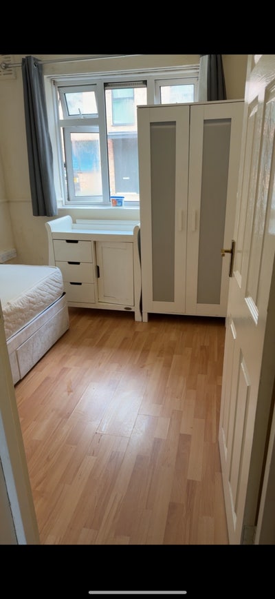 Room for rent  Main Photo