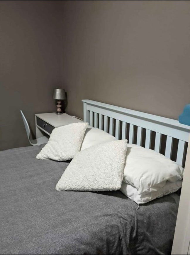Double bedroom for single use Main Photo