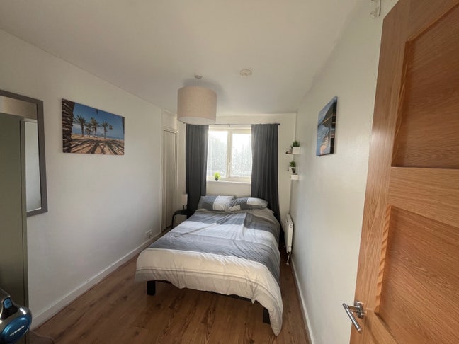 Double Room 1 Min walk- Queens Rd Peck Station Main Photo