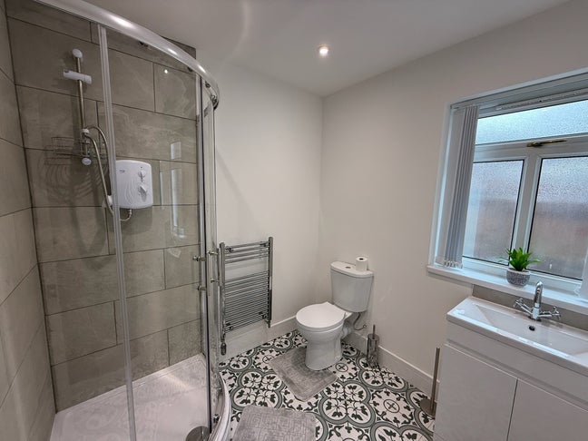 En suite. Bills included. £80 off 1st month. Main Photo