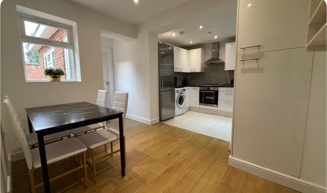 Double en-suite Loft Room Main Photo