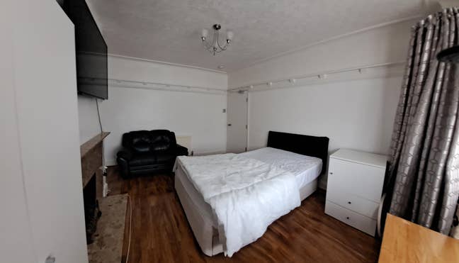 Double Room Available Now Main Photo
