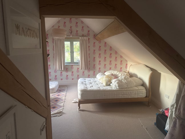 Double en-suite room in family home Main Photo