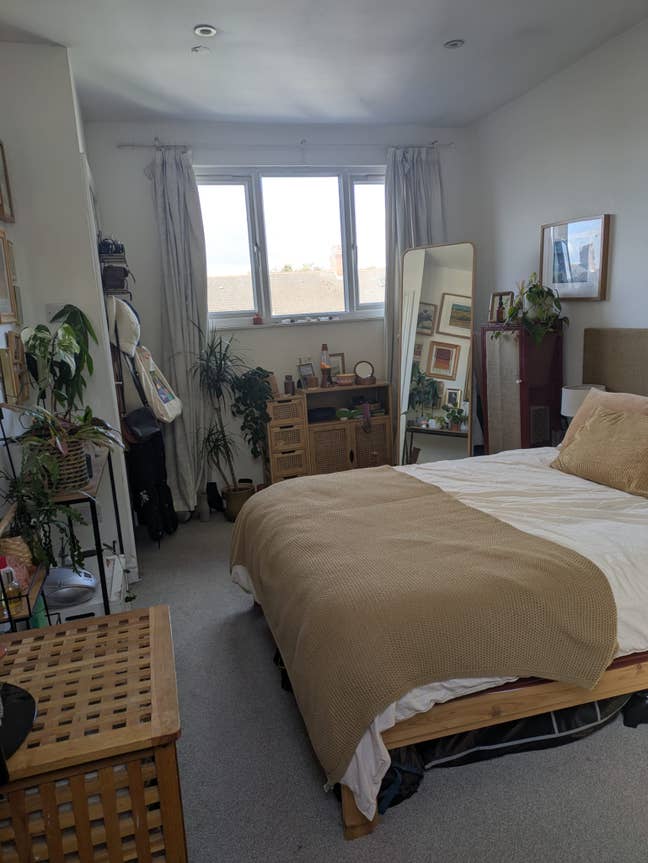 Part Furnished Double En Suite in Friendly Home Main Photo