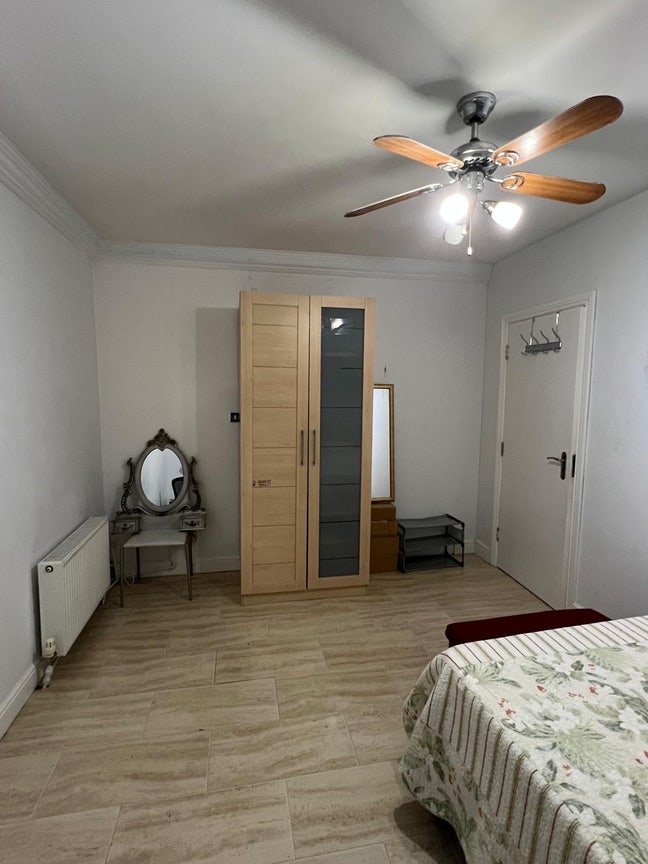 Large double room with patio  Main Photo