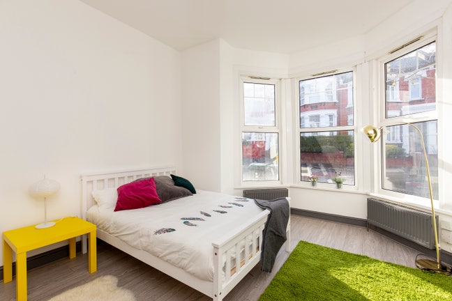 💜🗝 Private Bedsit - All Bills Incl. Main Photo