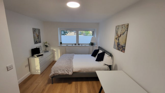 🏠🛌 NEWLY Refurbished Double Room Near GCHQ Main Photo