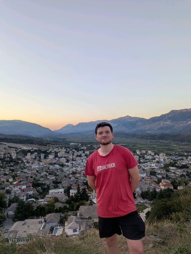 Friendly Professional Seeks Room Main Photo