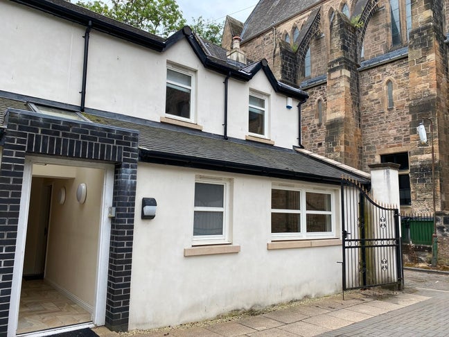 Room available in spacious west end house Main Photo