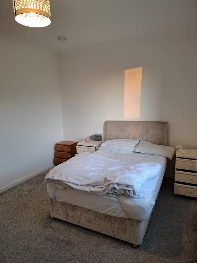 Lavish Double Room at Stenhouse avenue-FEMALE only Main Photo