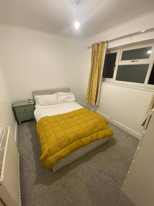 Lovely light room to rent in Brockworth Main Photo