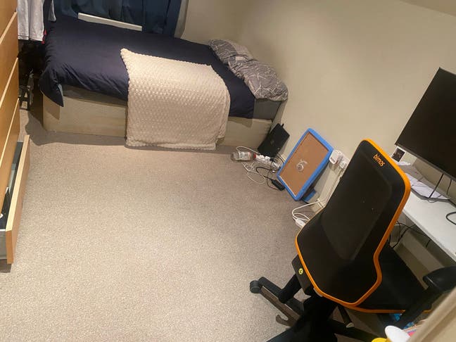 A Double Room Available in a 2 Bed 2 Bath Flat Main Photo