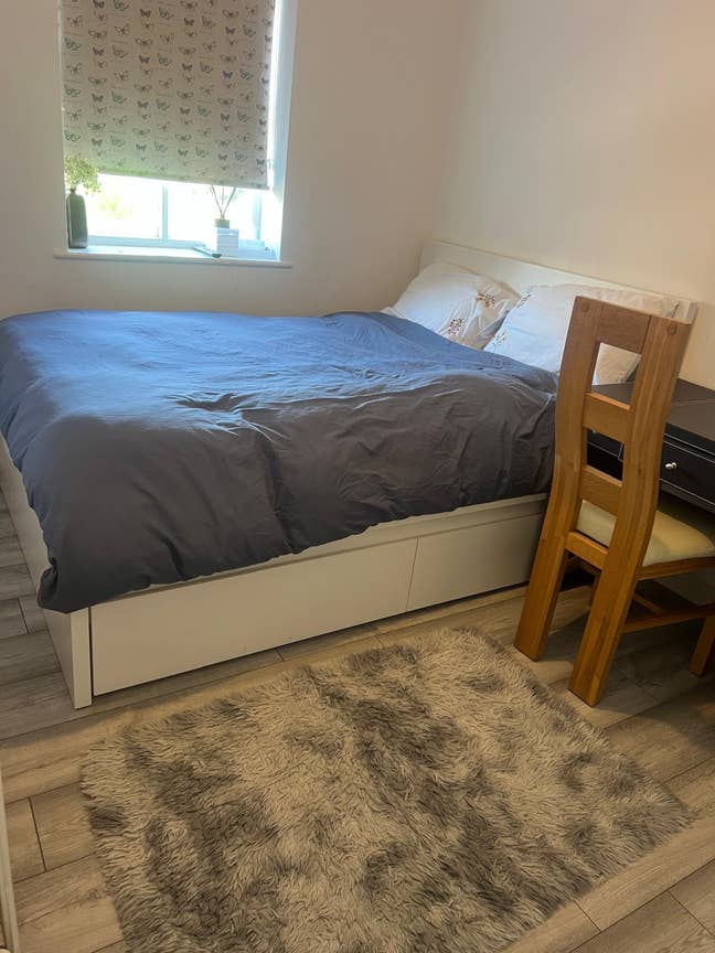 Lovely Double Room to let in modern family home Main Photo
