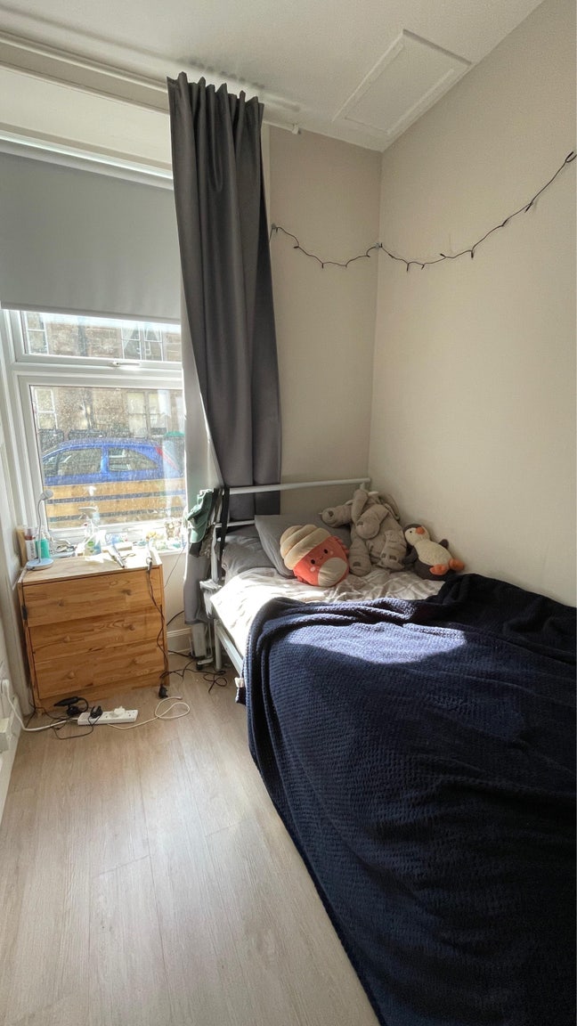 Single room in a 3 bed flat. Main Photo