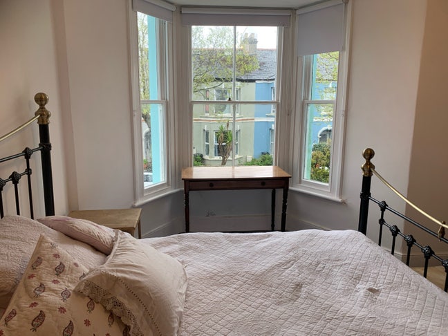 Beautiful hse Central location Friendly Main Photo