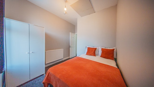 Shared rooms  2-3 min walk from Cov train station Main Photo