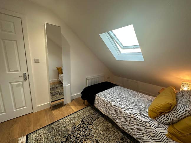 Single Room close to West Middlesex hospital Main Photo