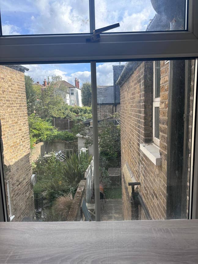 Nice Double Bedroom Available in Honoar Oak Main Photo