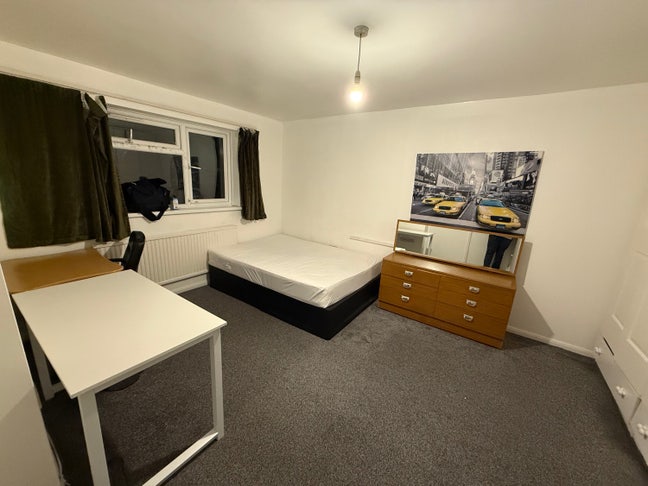 Brunel University/ Uxbridge Double room Bills inc. Main Photo