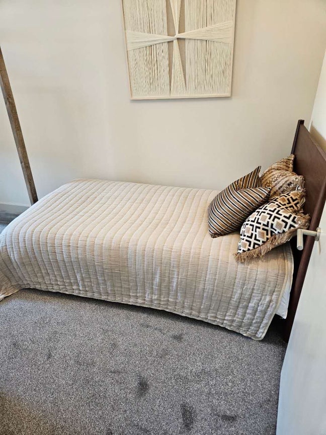 Bright Ensuite Room in 3-bed House in Eddington Main Photo