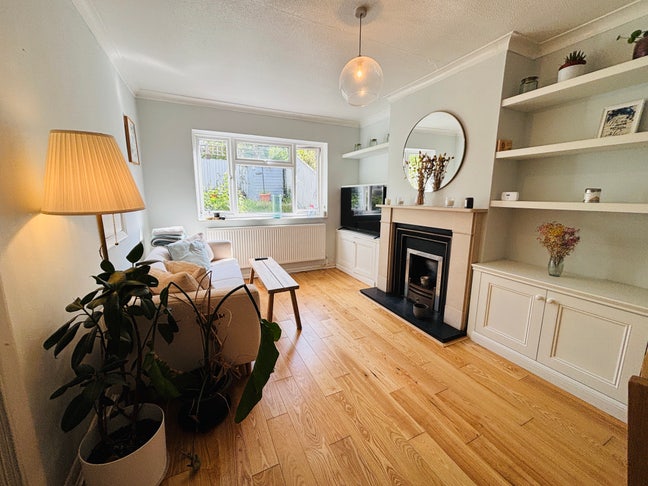 ✨  Fully Furnished 2-Bed Flat - Private Garden 🌿 Main Photo