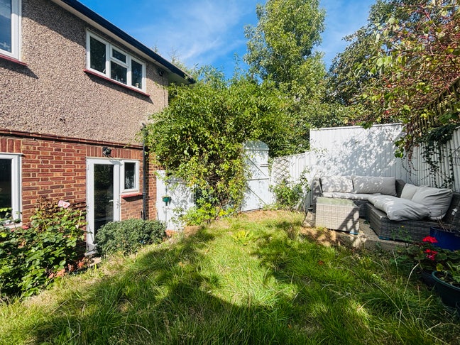 ✨  Fully Furnished 2-Bed Flat - Private Garden 🌿 Main Photo