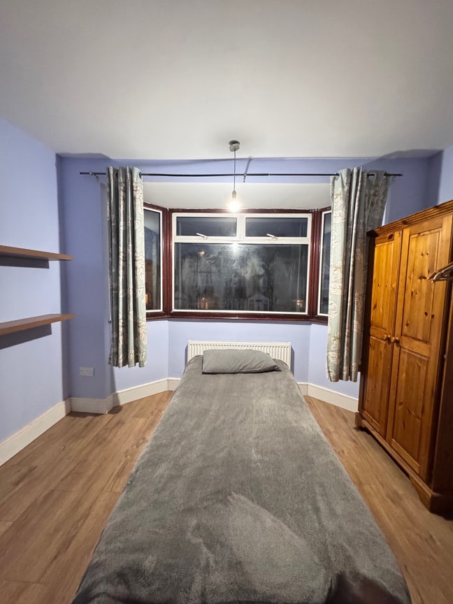 Double and Spacious singleroom for rent - Southall Main Photo