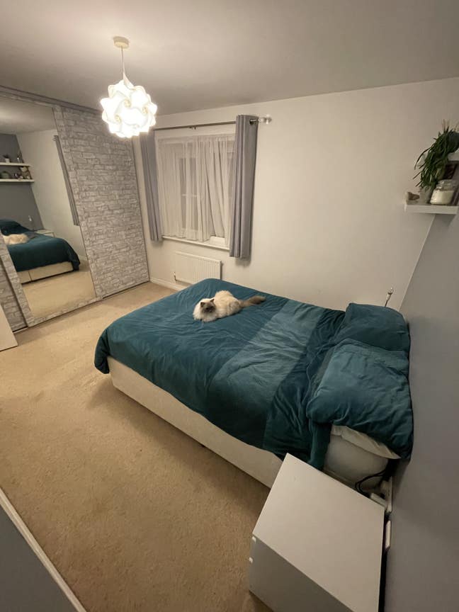 Fully furnished ensuite double bedroom Main Photo