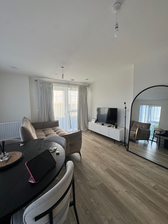  2 bedroom 2 bath new build apartment goodmayes  Main Photo