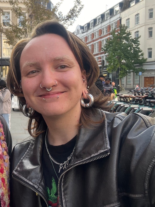 24YO professional looking for lgbtq+ double room  Main Photo