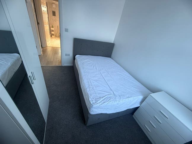 Room for rent in Goodmayes all bills included Main Photo