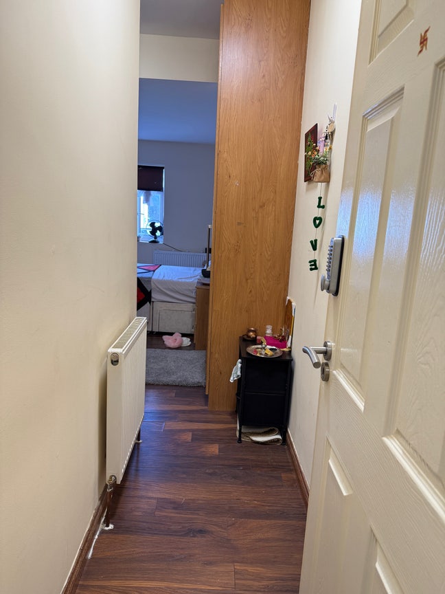 Looking for an indian Female Roommate Main Photo