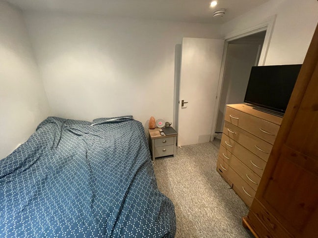 Room available in Clapham North 3 bed Main Photo