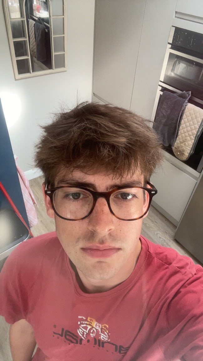 Young professional  looking for double room  Main Photo