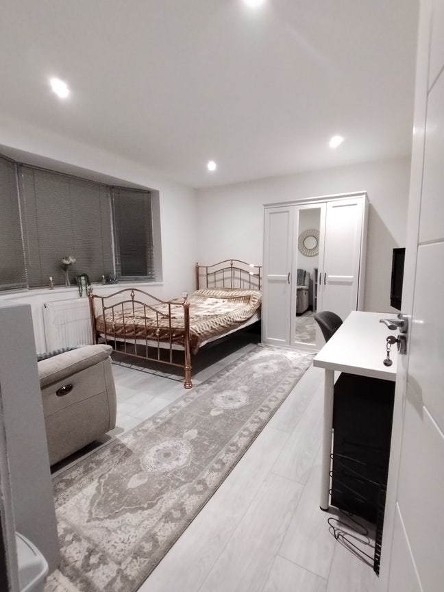 New Large ensuite Double room Main Photo