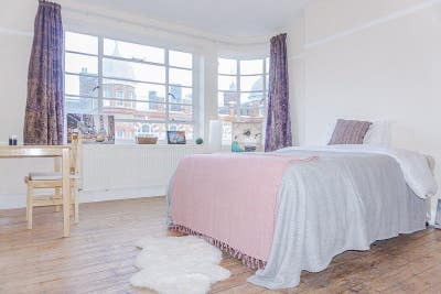 Masive Double Aldgate East 1250 Main Photo