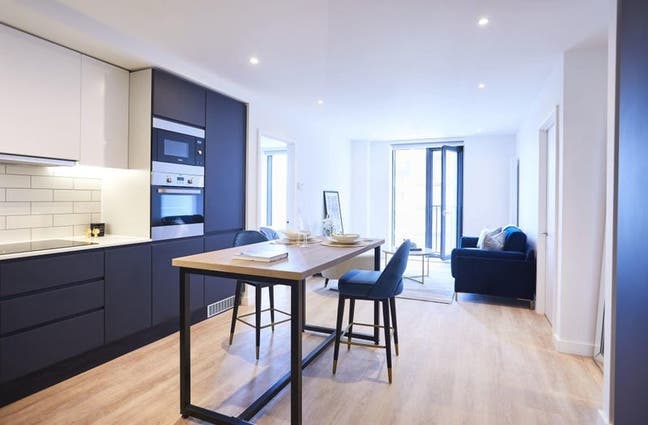 Looking for a flatmate for this modern 2 bed flat Main Photo