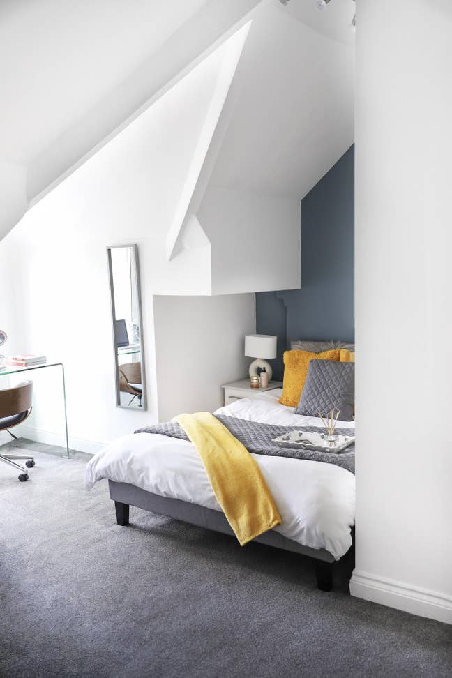 Quiet, top floor room Main Photo
