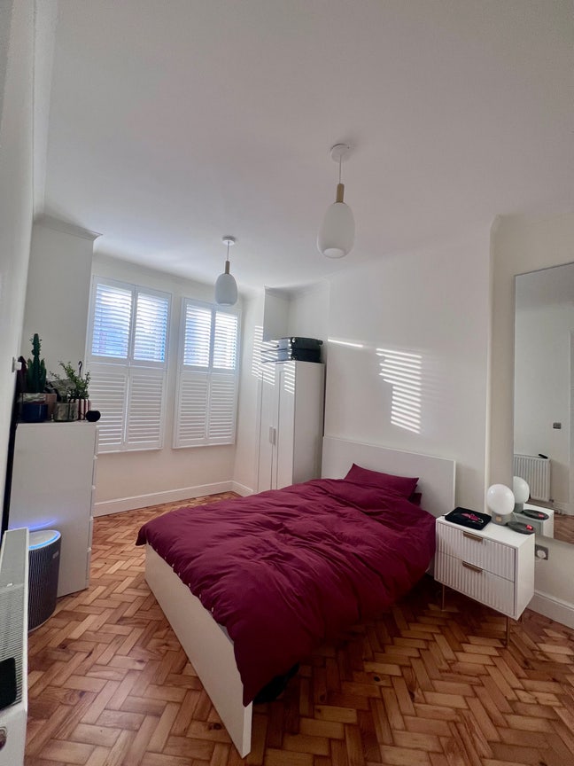 Newly Renovated Double-Bedroom En-suite + Office  Main Photo