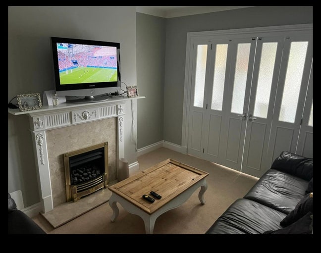 Single room in friendly house share  Main Photo