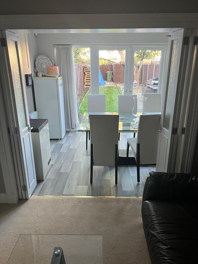 Single room in friendly house share  Main Photo