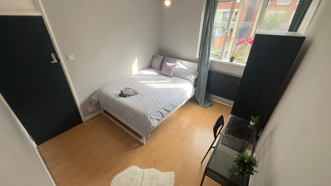 📍 Poplar High Street Gem | £800 | Bills Inc Main Photo