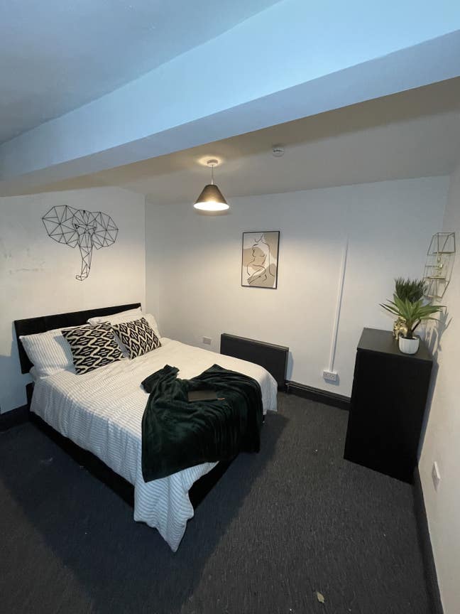 Cozy Double Room in Stoneycroft - Bills Included! Main Photo
