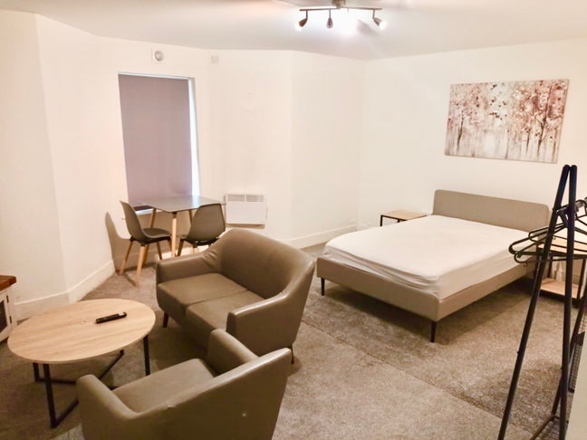 Luxury modern decorated Studio Main Photo