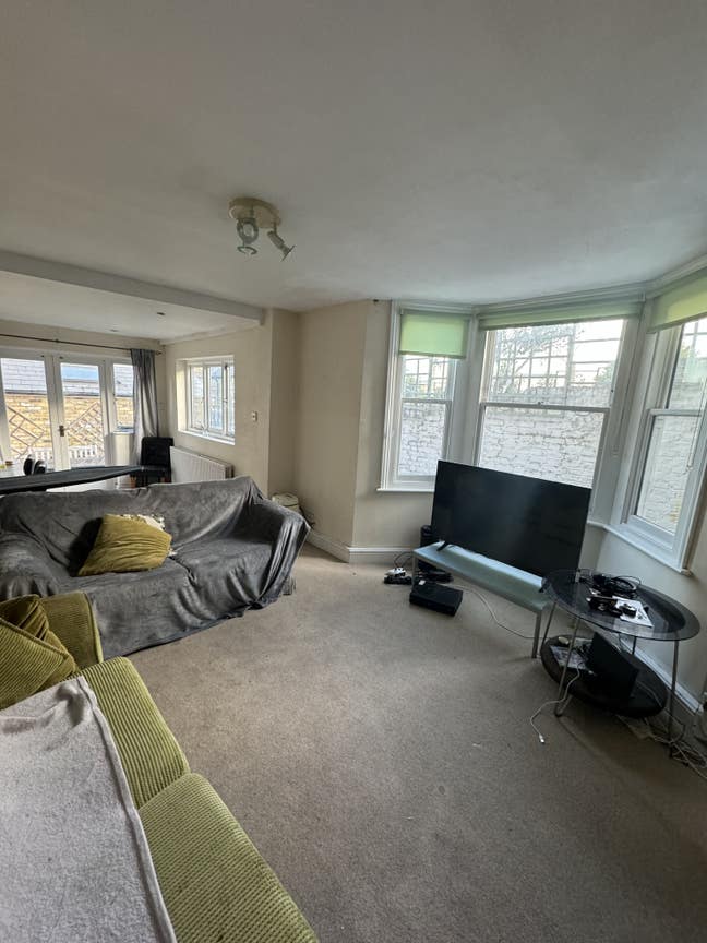 Flatmate needed - Wandsworth Town Main Photo