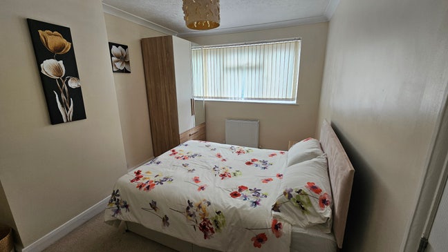 Lovely Large Home with Beautiful Rooms Main Photo