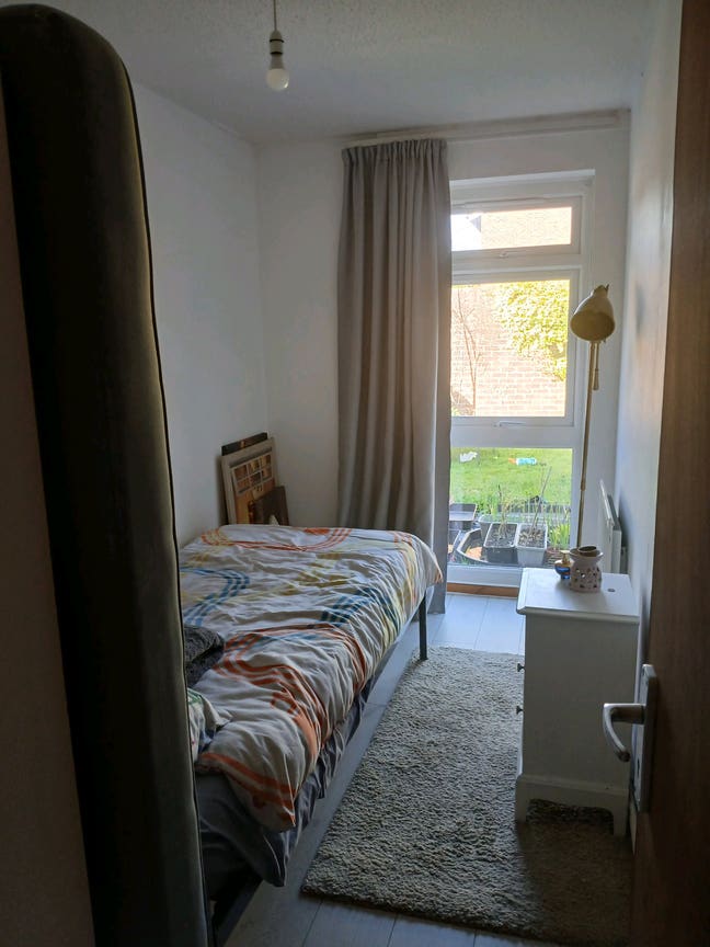 Single room in bungalow  Main Photo
